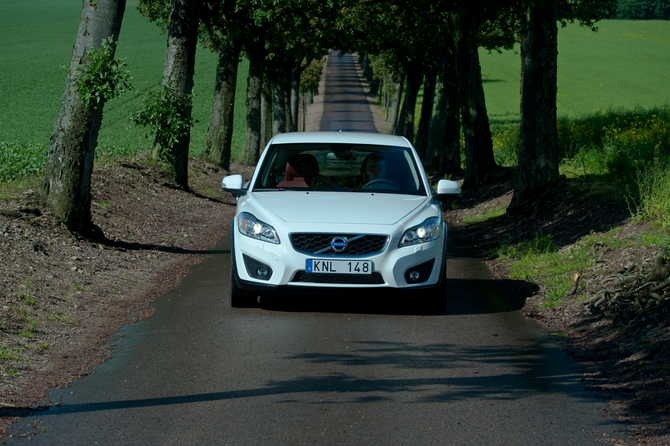 Volvo C30 D4 Momentum Geartronic Volvo C30 D4 Momentum Geartronic