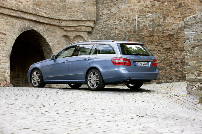 Mercedes-Benz E 350 CDI Station BlueEfficiency Auto 4Matic Mercedes-Benz E 350 CDI Station BlueEfficiency Auto 4Matic