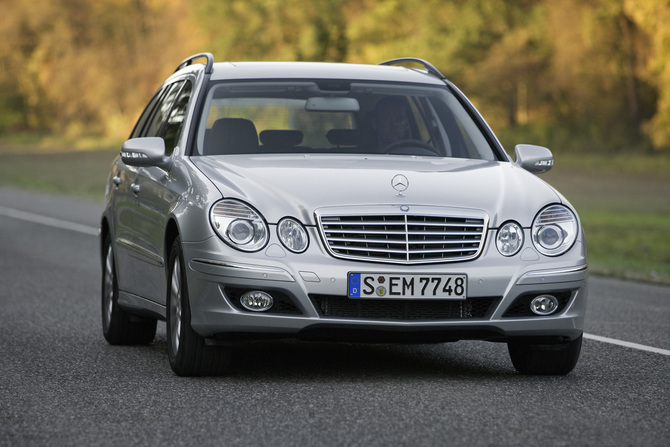 Mercedes-Benz E 350 CGI Station BlueEfficiency Auto Mercedes-Benz E 350 CGI Station BlueEfficiency Auto