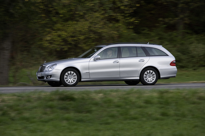 Mercedes-Benz E 350 CGI Station BlueEfficiency Auto Mercedes-Benz E 350 CGI Station BlueEfficiency Auto