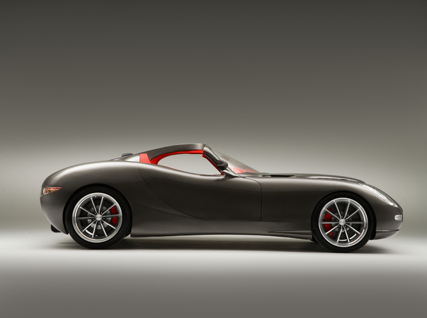 De perfil o carro parece ter algumas semelhanças com um TVR De perfil o carro parece ter algumas semelhanças com um TVR