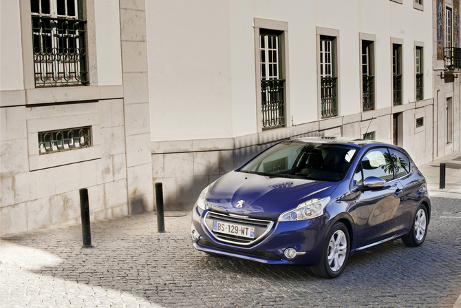 Peugeot 208 1.4 eHDi Access 2-tronic Peugeot 208 1.4 eHDi Access 2-tronic