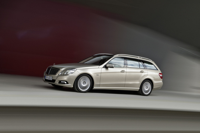 Mercedes-Benz E 250 CGI Station BlueEfficiency Auto Mercedes-Benz E 250 CGI Station BlueEfficiency Auto