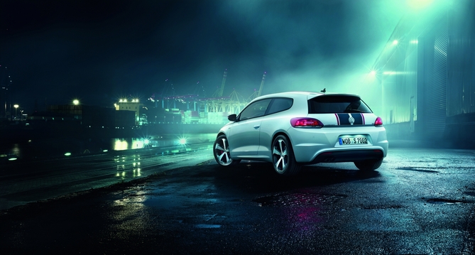 Cette série limitée vient renforcer le côté sportif associé à la personnalisation du Scirocco. Cette série limitée vient renforcer le côté sportif associé à la personnalisation du Scirocco.