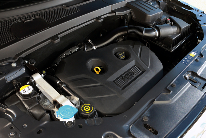 O novo motor de quatro cilindros turbo é mais potente e menos poluente do que o V6 que vem substituir O novo motor de quatro cilindros turbo é mais potente e menos poluente do que o V6 que vem substituir