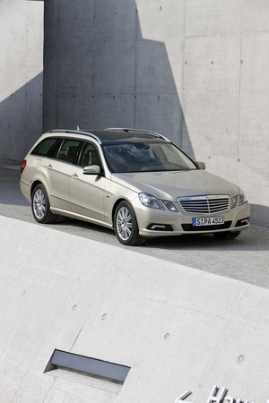 Mercedes-Benz E 220 CDI Station BlueEfficiency Auto Mercedes-Benz E 220 CDI Station BlueEfficiency Auto