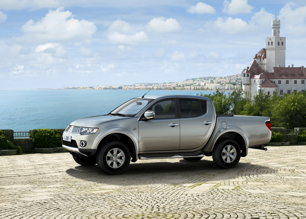 Mitsubishi L200 4x4 Cabine Simples Inform AC - Cx Met Mitsubishi L200 4x4 Cabine Simples Inform AC - Cx Met