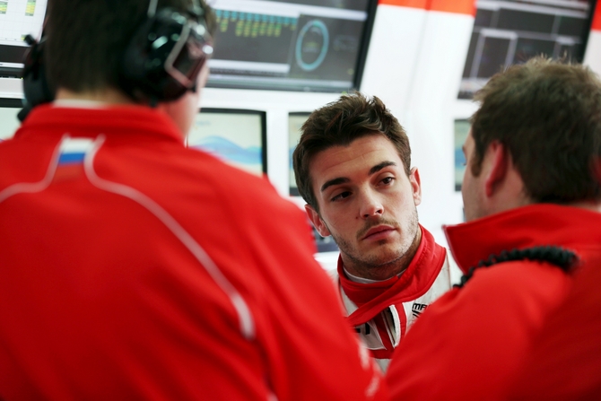 Bianchi conseguiu melhores resultados na qualificação e nas corridas do que o seu companheiro de equipa e do que os Caterham Bianchi conseguiu melhores resultados na qualificação e nas corridas do que o seu companheiro de equipa e do que os Caterham