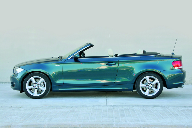 BMW 128i Convertible (US) BMW 128i Convertible (US)