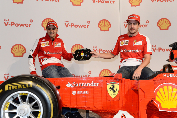 Es ist eine Werbeaktion für Lego Ferraris Es ist eine Werbeaktion für Lego Ferraris