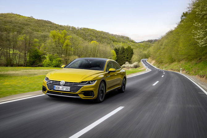Volkswagen Arteon 2.0 TSI 4M DSG R-Line Volkswagen Arteon 2.0 TSI 4M DSG R-Line