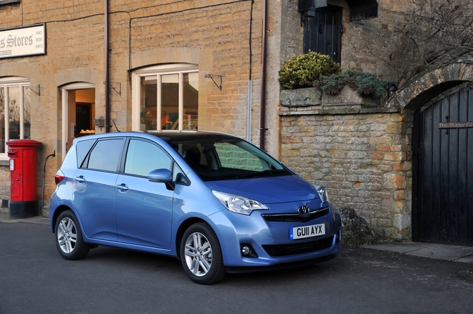 Toyota Verso-S Toyota Verso-S