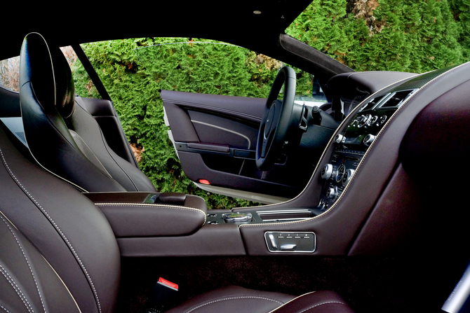 Aston Martin DB9 Volante 6.0 Touchtronic 2 Aston Martin DB9 Volante 6.0 Touchtronic 2