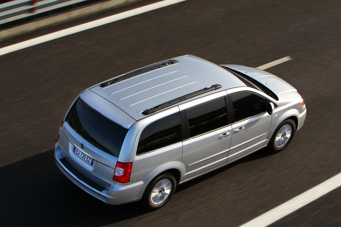 Lancia Voyager Brings Chrysler Minivan to Europe Lancia Voyager Brings Chrysler Minivan to Europe