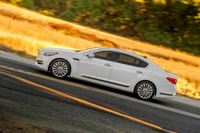 In profile you can see how similar the car looks to the Optima and Cadenza In profile you can see how similar the car looks to the Optima and Cadenza