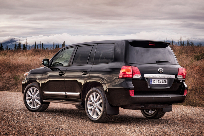 Refreshed Toyota Landcruiser Ditches Options to Make Everything Standard Refreshed Toyota Landcruiser Ditches Options to Make Everything Standard