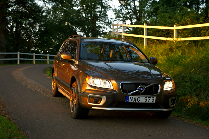 Volvo XC70 D3 Momentum AWD Geatronic Volvo XC70 D3 Momentum AWD Geatronic