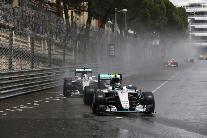 Red Bull delivered on a silver platter the victory in the Monaco Grand Prix to Lewis Hamilton with error on the pits Red Bull delivered on a silver platter the victory in the Monaco Grand Prix to Lewis Hamilton with error on the pits