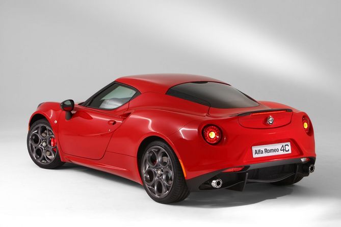 A Alfa Romeo pretende lançar seis novos modelos até ao final de 2016 A Alfa Romeo pretende lançar seis novos modelos até ao final de 2016