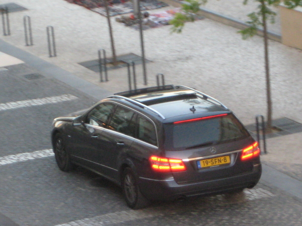 Mercedes-Benz E 220 CDI Station BlueEfficiency Mercedes-Benz E 220 CDI Station BlueEfficiency