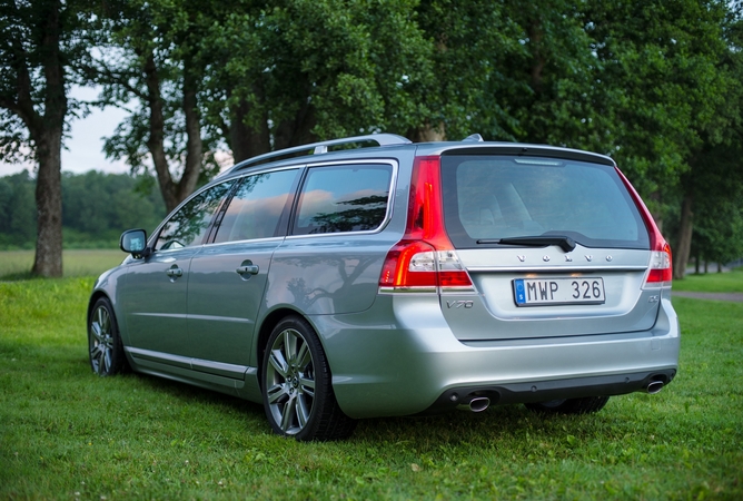 Volvo V70 D4 AWD Geartronic Volvo V70 D4 AWD Geartronic