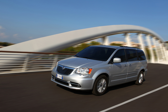 Lancia Voyager Brings Chrysler Minivan to Europe Lancia Voyager Brings Chrysler Minivan to Europe