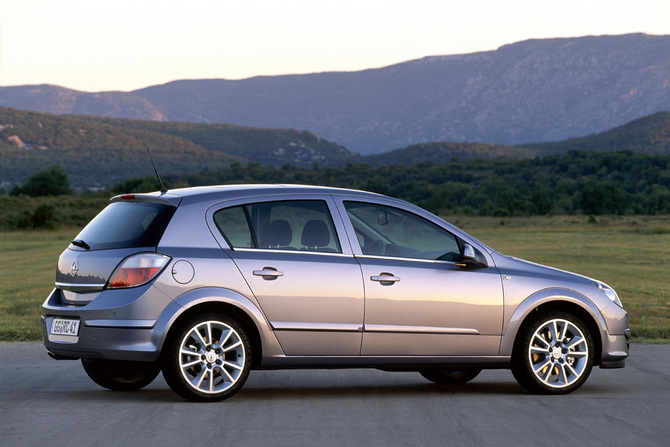 Opel Astra 1.4 Enjoy Opel Astra 1.4 Enjoy
