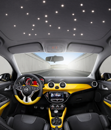 Ciel de toit « Starlight » : l’usine d’Eisenach est parfaitement adaptée à produire la nouvelle Opel ADAMet sa pléiade d’options. Ciel de toit « Starlight » : l’usine d’Eisenach est parfaitement adaptée à produire la nouvelle Opel ADAMet sa pléiade d’options.