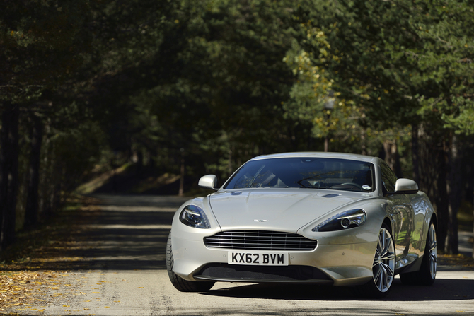Aston Martin DB9 6.0 Touchtronic 2 Aston Martin DB9 6.0 Touchtronic 2