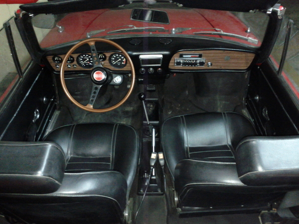 Stumbled upon: Fiat 850 Sport Spider Stumbled upon: Fiat 850 Sport Spider