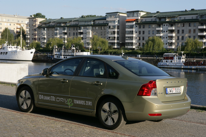 Volvo S40 1.6D DRIVe Start/Stop Summum Volvo S40 1.6D DRIVe Start/Stop Summum