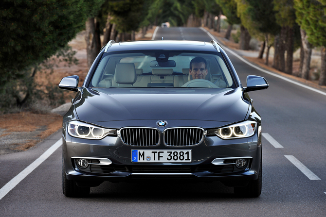 BMW 320i Touring xDrive BMW 320i Touring xDrive