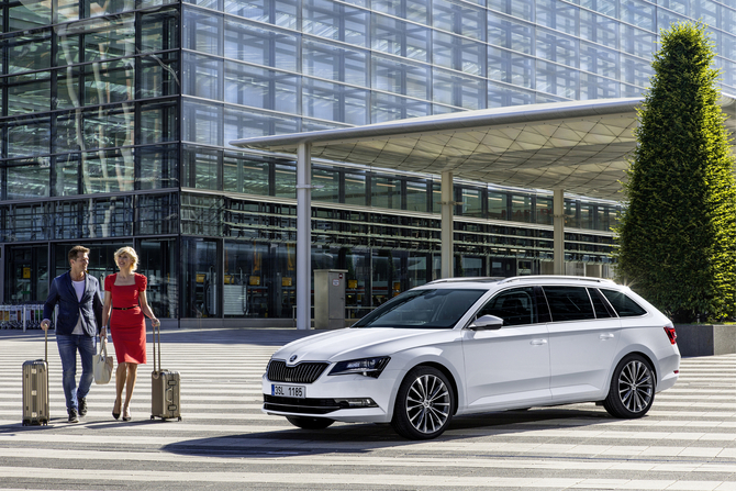 Skoda Superb Combi 2.0 TSI 4x4 DSG Skoda Superb Combi 2.0 TSI 4x4 DSG