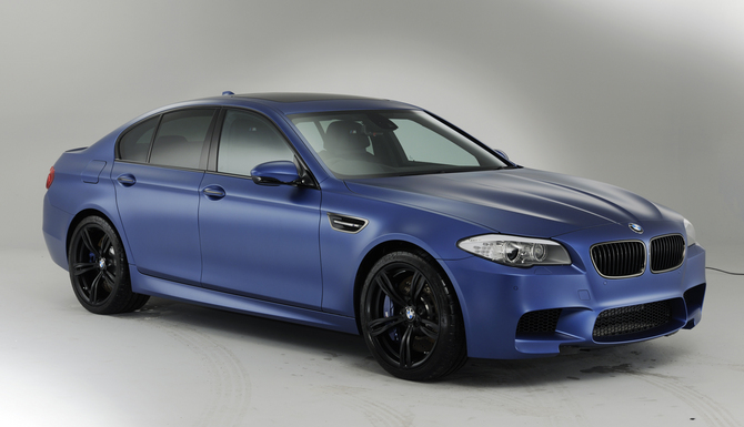 They include the dark wheels and dark chrome trim They include the dark wheels and dark chrome trim