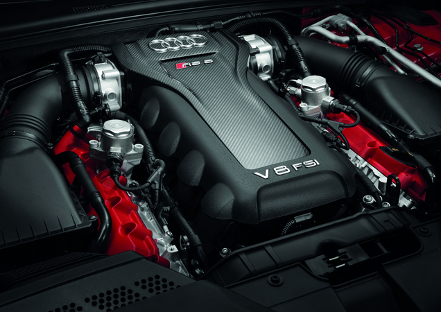 Der V8 ist das Herz des Wagens. Der V8 ist das Herz des Wagens.