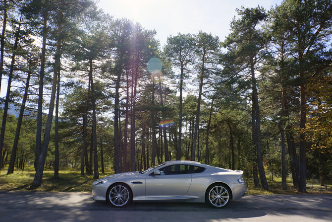 Aston Martin DB9 6.0 Touchtronic 2 Aston Martin DB9 6.0 Touchtronic 2