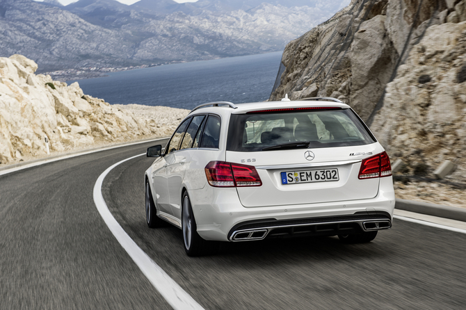 Mercedes-Benz E Station 63 AMG Auto Mercedes-Benz E Station 63 AMG Auto