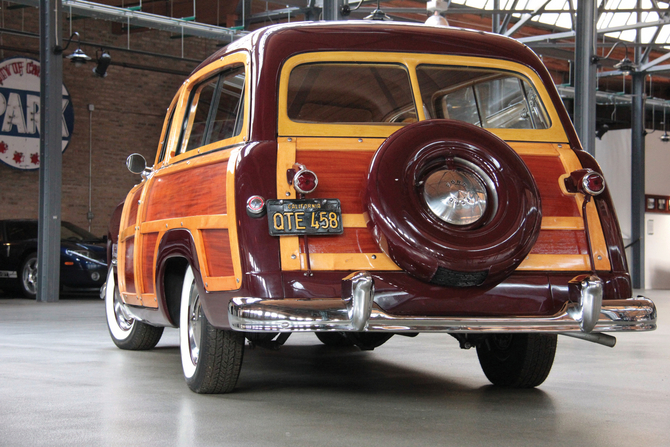 Ford V-8 Custom Station Wagon Ford V-8 Custom Station Wagon