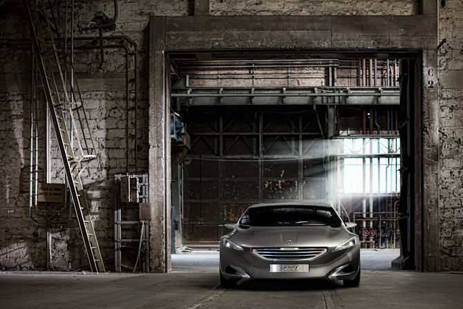 Peugeot HX1 Concept Pushes Avant-Garde Design with Plug-in Hybrid Engine Peugeot HX1 Concept Pushes Avant-Garde Design with Plug-in Hybrid Engine