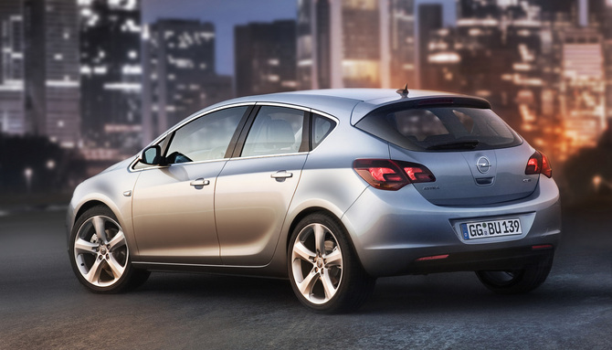 Opel Astra 2.0 CDTI DPF 160cv Cosmo 10 Opel Astra 2.0 CDTI DPF 160cv Cosmo 10