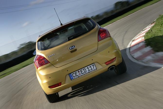Kia cee�d S coup� 1.6 CRDi 90cv LX Kia cee�d S coup� 1.6 CRDi 90cv LX