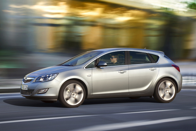 Opel Astra 2.0 CDTI DPF 160cv Cosmo 10 Opel Astra 2.0 CDTI DPF 160cv Cosmo 10