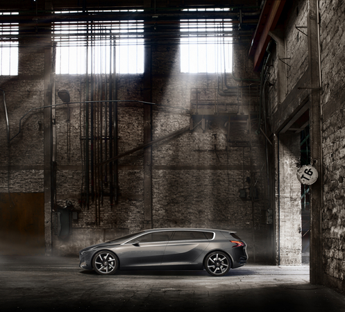 Peugeot HX1 Concept Pushes Avant-Garde Design with Plug-in Hybrid Engine Peugeot HX1 Concept Pushes Avant-Garde Design with Plug-in Hybrid Engine