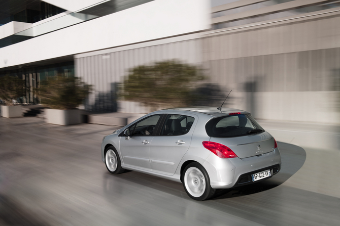 Peugeot 308 Premium 1.6 HDi 112 FAP CVM6 Peugeot 308 Premium 1.6 HDi 112 FAP CVM6
