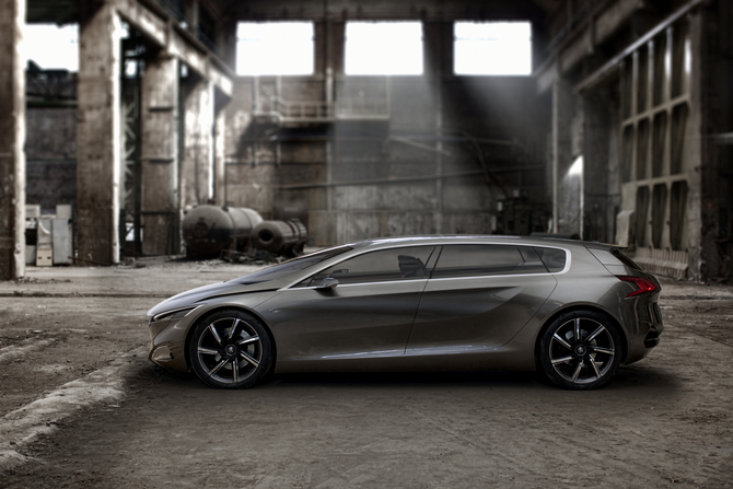 Peugeot HX1 Concept Pushes Avant-Garde Design with Plug-in Hybrid Engine Peugeot HX1 Concept Pushes Avant-Garde Design with Plug-in Hybrid Engine