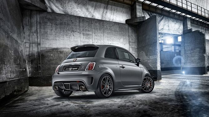 Weltpremiere des Abarth 695 biposto in Genf Weltpremiere des Abarth 695 biposto in Genf
