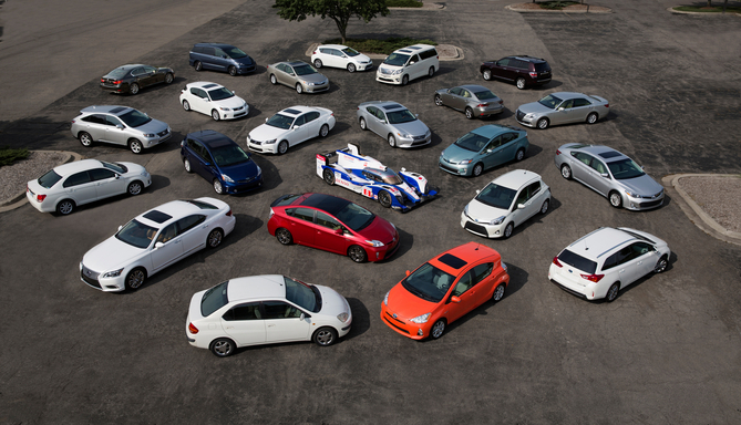 Toyota reuniu pela primeira vez, num só lugar, todos os seus veículos híbridos Toyota reuniu pela primeira vez, num só lugar, todos os seus veículos híbridos