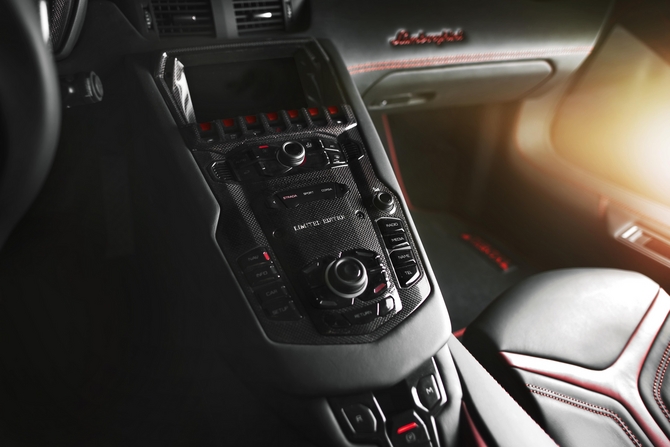 O interior luxuoso e com detalhes em carbono do Mansory Carbonado O interior luxuoso e com detalhes em carbono do Mansory Carbonado