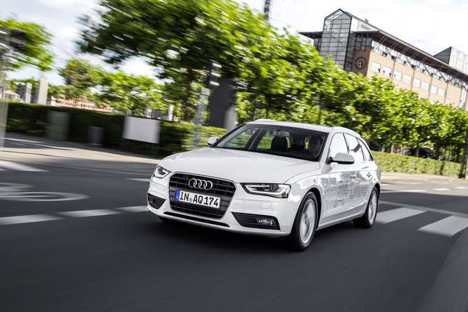Audi A4 Avant 2.0 TDI 190 quattro S tronic Audi A4 Avant 2.0 TDI 190 quattro S tronic