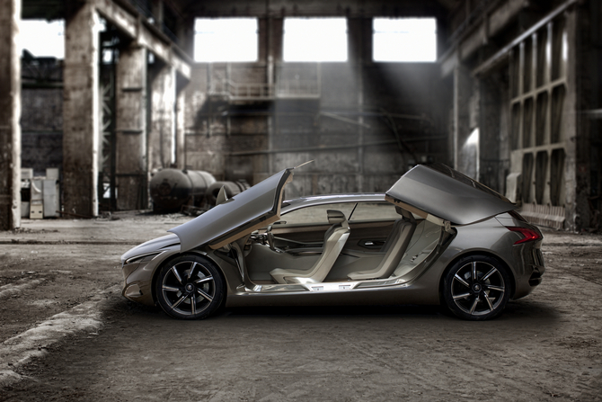 Peugeot HX1 Concept Pushes Avant-Garde Design with Plug-in Hybrid Engine Peugeot HX1 Concept Pushes Avant-Garde Design with Plug-in Hybrid Engine